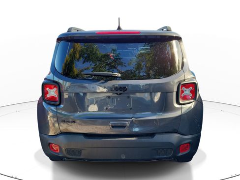 Used 2022 Jeep Renegade Altitude AWD/4WD image 5