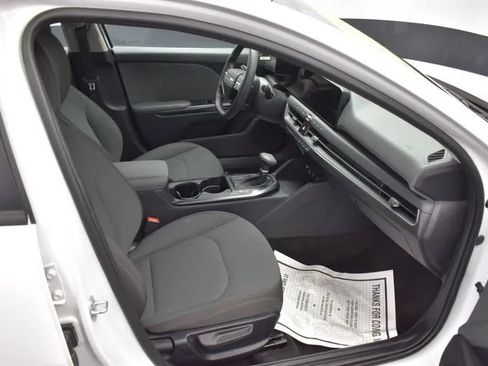 Used 2025 Kia K4 FWD image 16