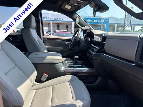 Used 2025 Chevrolet Silverado 1500 LT Trail Boss w/ LT Trail Boss Premium Package AWD/4WD image 32