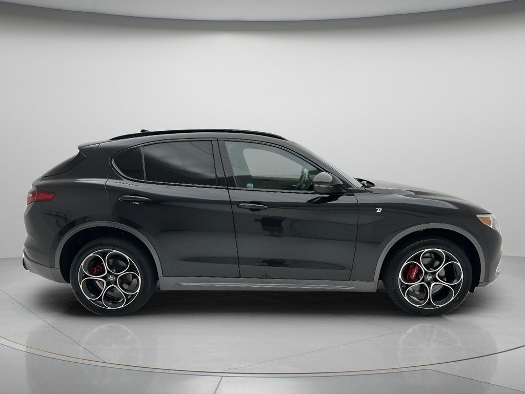 Used 2023 Alfa Romeo Stelvio Ti w/ Active Assist Plus Package AWD/4WD image 2