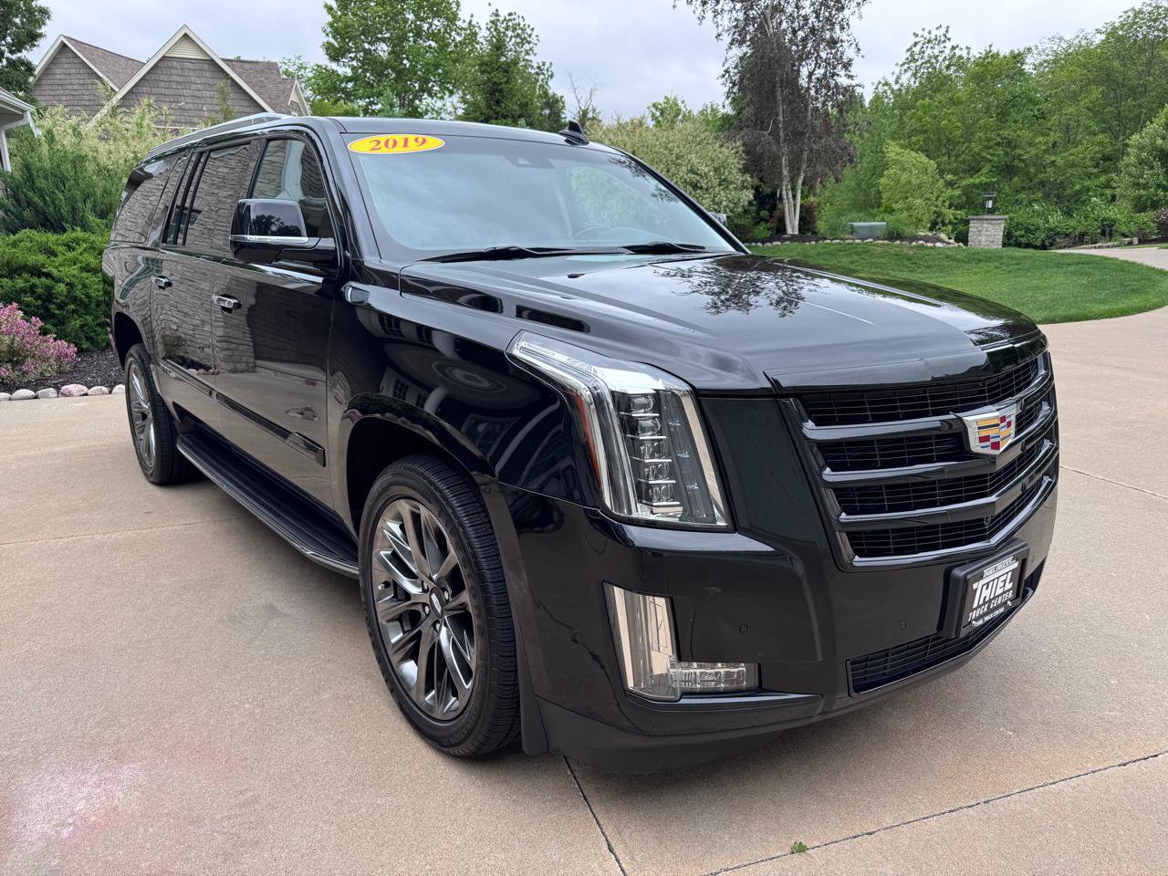 Used 2019 Cadillac Escalade ESV Luxury w/ Escalade Sport Edition AWD/4WD image 9