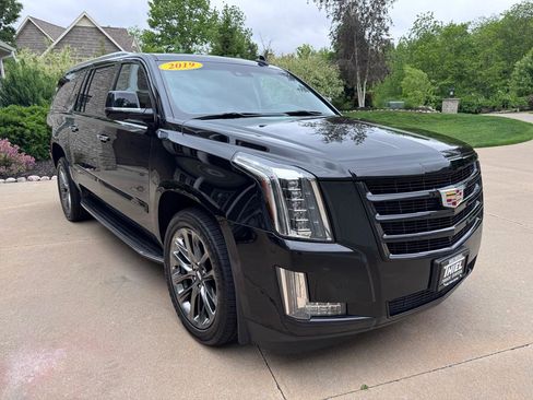 Used 2019 Cadillac Escalade ESV Luxury w/ Escalade Sport Edition AWD/4WD image 9