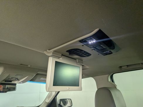 Used 2019 GMC Yukon XL SLT w/ Open Road Package image 36