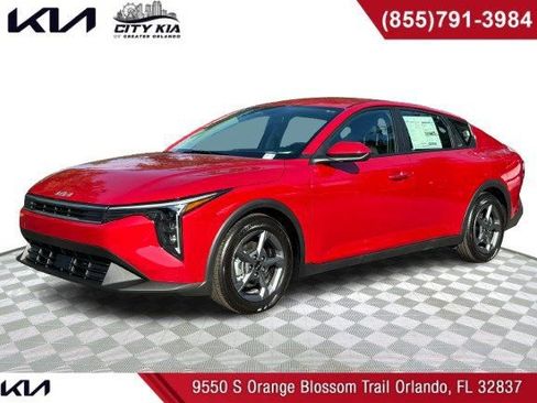 New 2025 Kia K4 LXS image 1