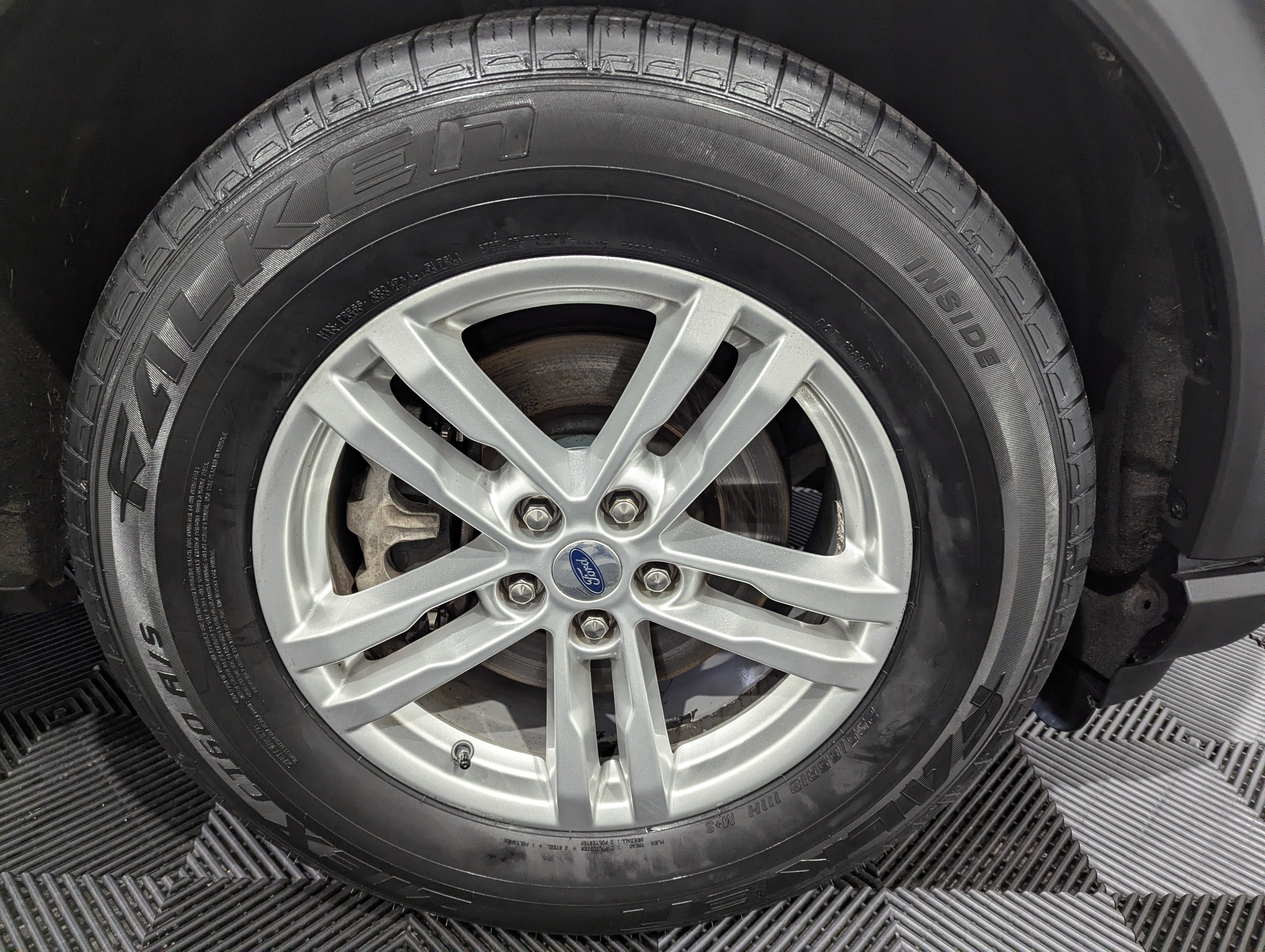 Used 2020 Ford Explorer XLT w/ Equipment Group 202A AWD/4WD image 6