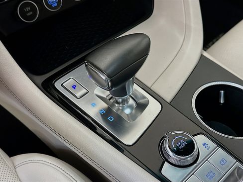 Used 2024 Genesis G70 2.5T image 25