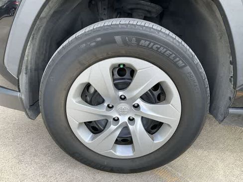 Used 2022 Toyota RAV4 LE image 11