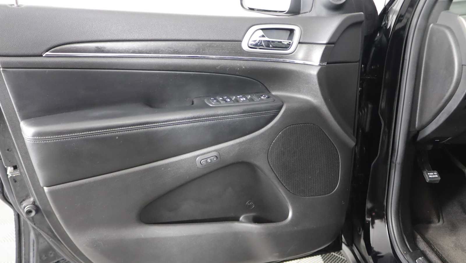 Used 2018 Jeep Grand Cherokee Limited AWD/4WD image 16
