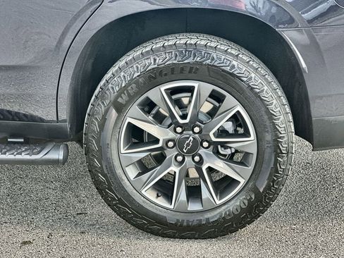 Certified 2024 Chevrolet Tahoe Z71 w/ Luxury Package image 33