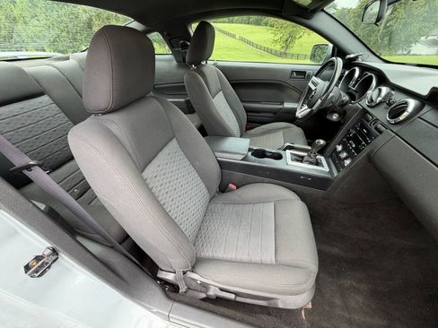 Used 2005 Ford Mustang GT Premium RWD image 33