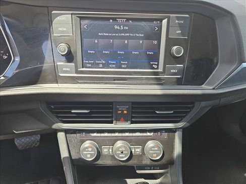 Used 2024 Volkswagen Jetta SE FWD image 13