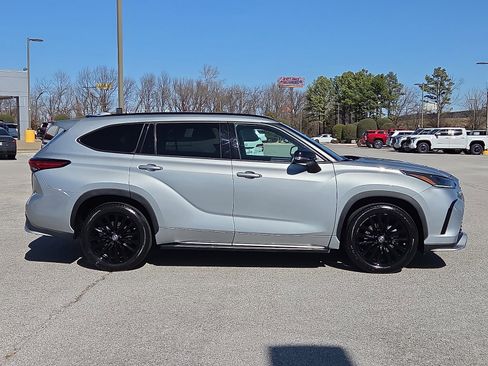 Used 2023 Toyota Highlander XSE image 6