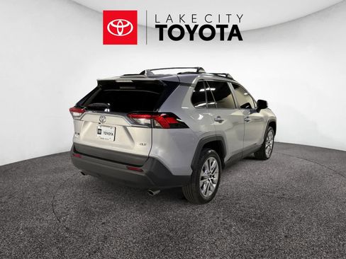 Used 2023 Toyota RAV4 XLE Premium image 7