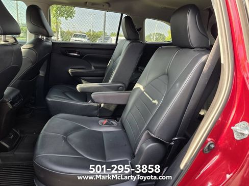 Used 2020 Toyota Highlander XLE AWD/4WD image 7