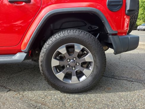 Used 2018 Jeep Wrangler Unlimited Sahara image 11