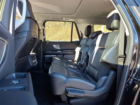 Used 2025 Ford Expedition Max Platinum image 10