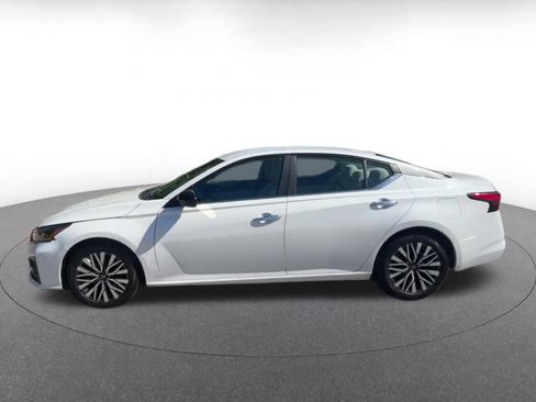 Used 2025 Nissan Altima 2.5 SV FWD image 9