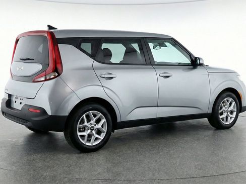Used 2025 Kia Soul LX w/ LX Technology Package FWD image 7