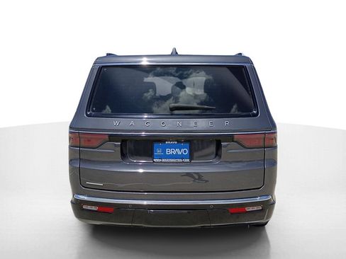 Used 2023 Jeep Wagoneer 4WD w/ Premium Group I image 7
