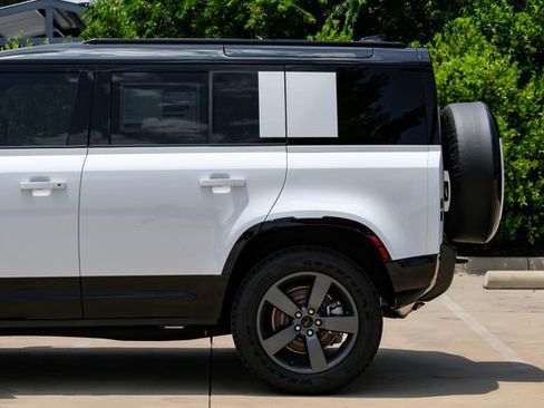New 2026 Land Rover Defender 110 X-Dynamic SE AWD/4WD image 18