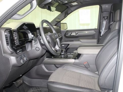 Used 2024 Chevrolet Silverado 1500 ZR2 w/ Technology Package image 8