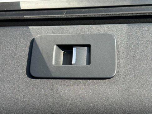 Used 2025 Land Rover Discovery Sport S image 20