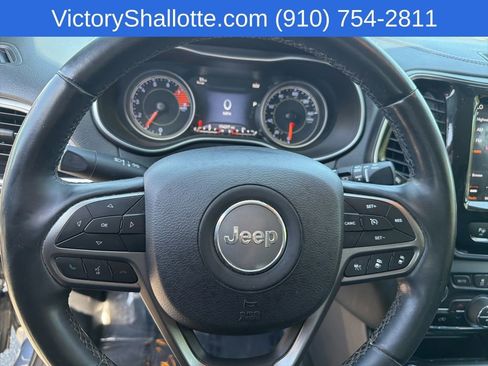 Used 2019 Jeep Cherokee Limited w/ Technology Group AWD/4WD image 4