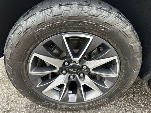 Used 2021 Chevrolet Tahoe Z71 w/ Z71 Off-Road Package image 15