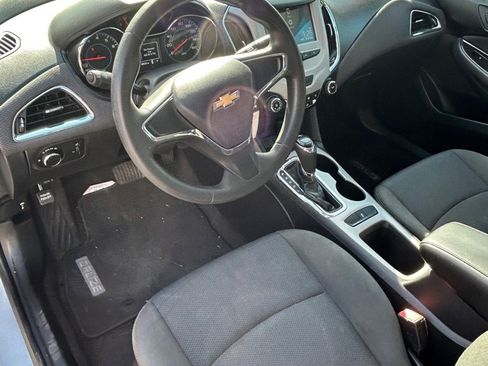 Used 2018 Chevrolet Cruze LS image 7