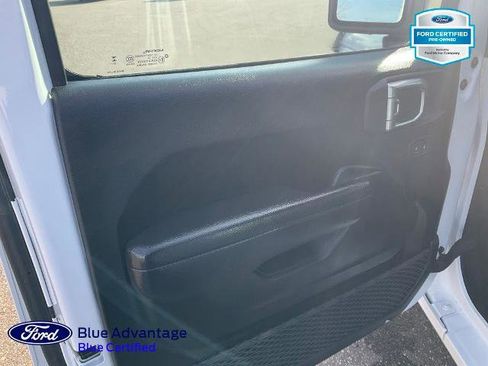 Used 2025 Jeep Gladiator Sport AWD/4WD image 11