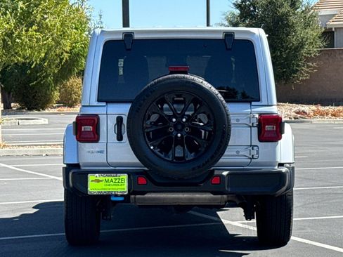 Used 2024 Jeep Wrangler Unlimited Sahara AWD/4WD image 12