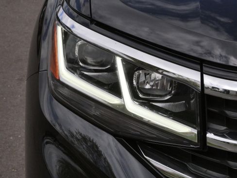 Used 2023 Volkswagen Atlas SEL AWD/4WD image 16