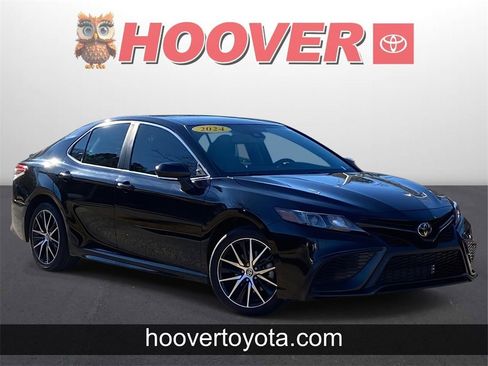 Used 2024 Toyota Camry SE image 1