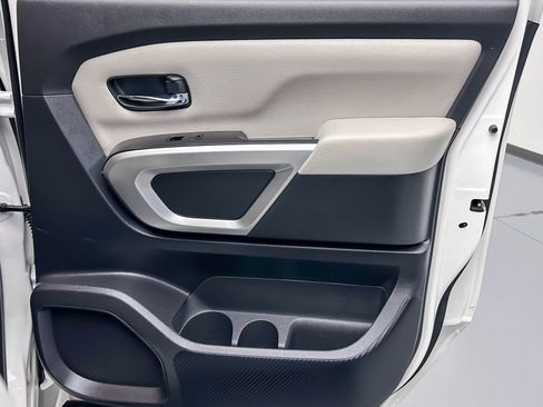 Used 2021 Nissan Titan SV w/ SV Convenience Package AWD/4WD image 17