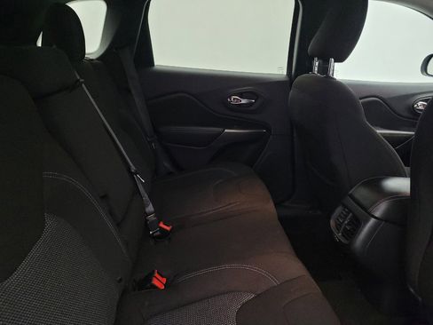 Used 2019 Jeep Cherokee Latitude w/ Popular Appearance Group AWD/4WD image 19