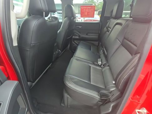 Used 2025 Nissan Frontier SL AWD/4WD image 14