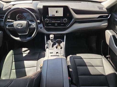 Used 2023 Toyota Highlander LE FWD image 26