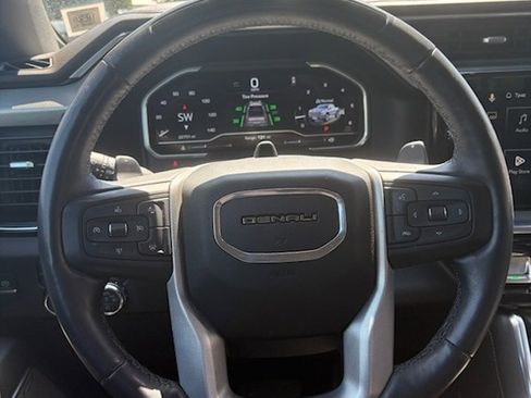 Used 2023 GMC Sierra 1500 Denali w/ Technology Package AWD/4WD image 11