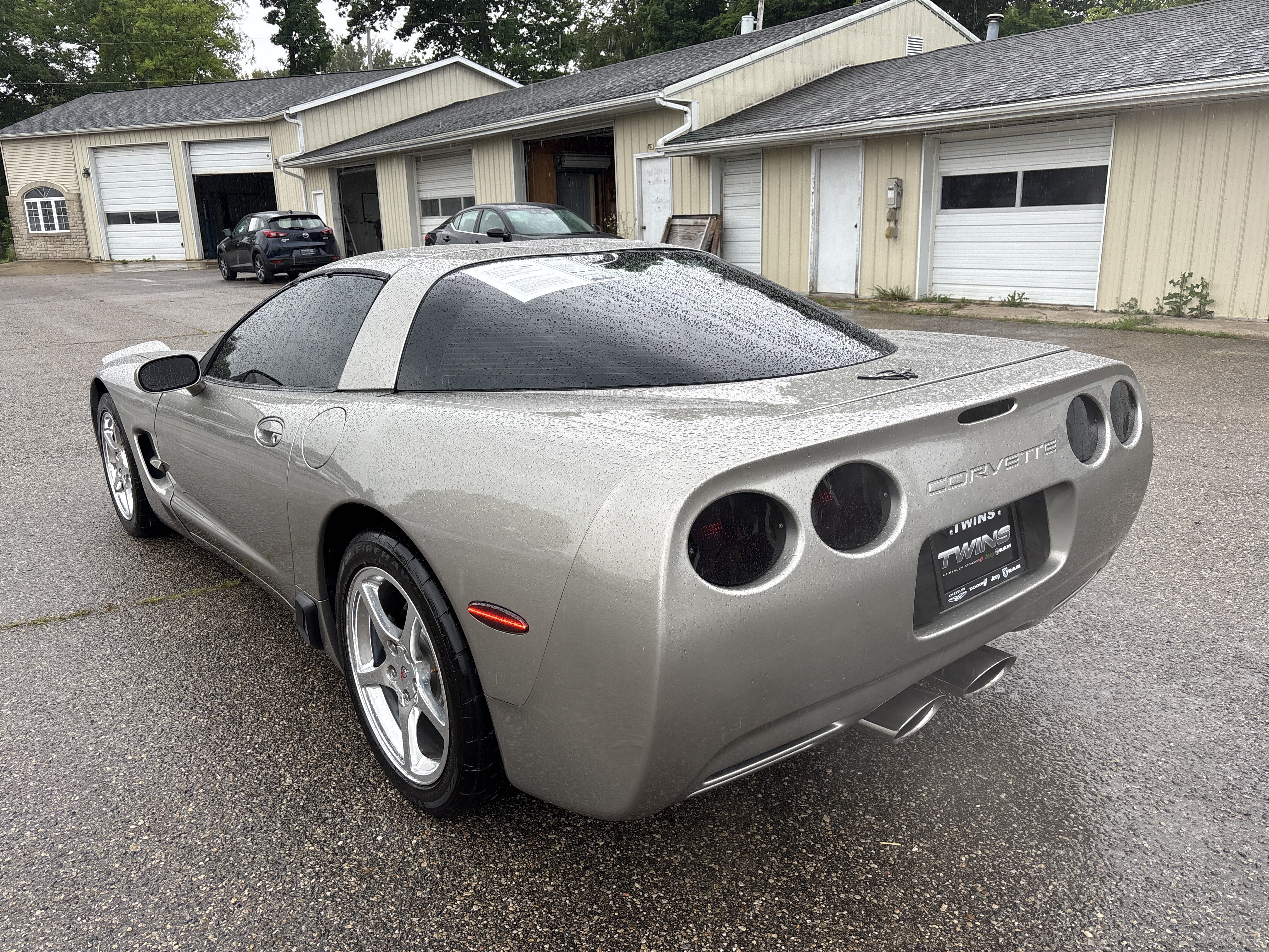 Used 2000 Chevrolet Corvette Coupe w/ Roof Pkg RWD image 7