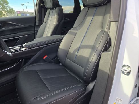 New 2026 Cadillac Lyriq Premium Luxury image 25