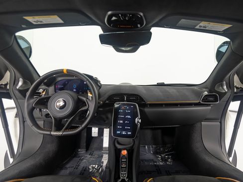 New 2025 McLaren Artura image 28