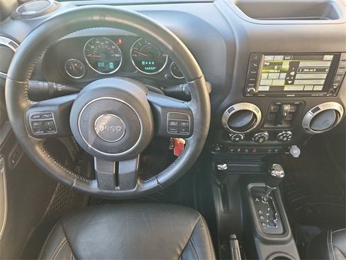 Used 2017 Jeep Wrangler Unlimited Sahara w/ Connectivity Group image 11