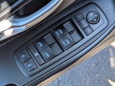 Used 2014 Jeep Cherokee Latitude w/ Comfort/Convenience Group AWD/4WD image 25
