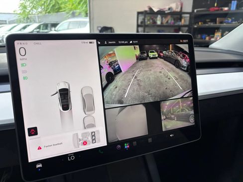 Used 2022 Tesla Model Y Long Range AWD/4WD image 15