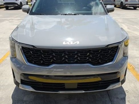 Certified 2024 Kia Sorento EX w/ Panoramic Sunroof Package FWD image 3