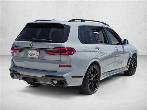 Used 2023 BMW X7 xDrive40i w/ M Sport Package AWD/4WD image 5