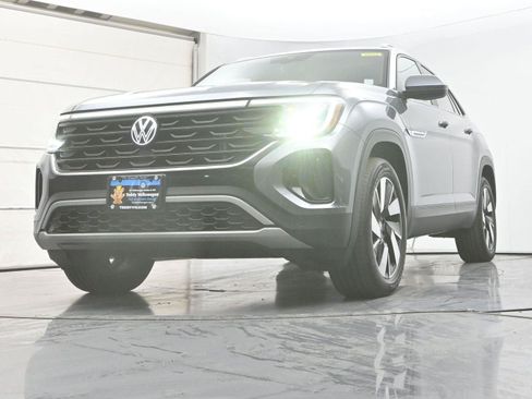 Used 2024 Volkswagen Atlas Cross Sport SE w/ Panoramic Sunroof Package AWD/4WD image 32