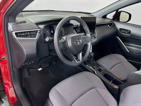 Used 2024 Toyota Corolla Cross SE image 9