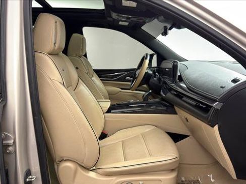 Used 2021 Cadillac Escalade ESV Premium Luxury AWD/4WD image 22