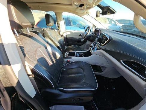 Used 2023 Chrysler Pacifica Limited image 11